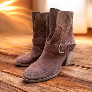 Isola Lavoy Snakeskin Print Leather Ankle Bootie Size 7.5